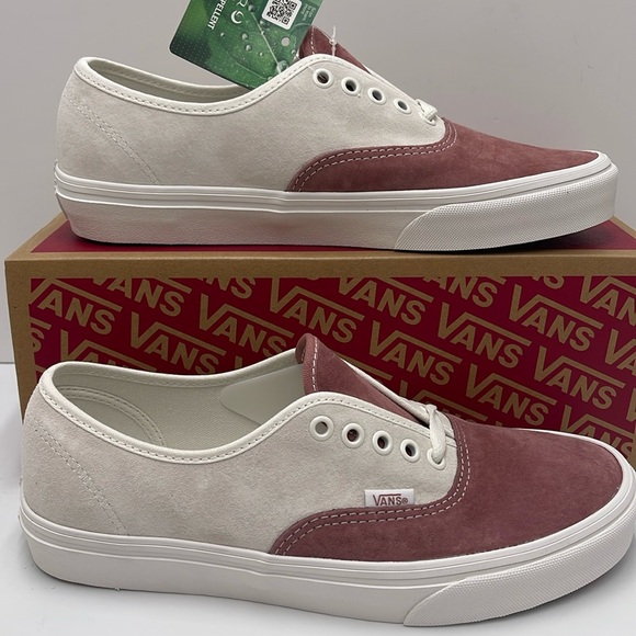 Vans WMNS Authentic
Pig Suede Withered Rose
VN000BW5CHO
Sneakers - Picture 1 of 16